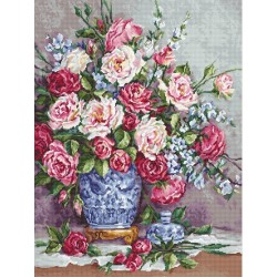Luca-S Embroidery kit Her Majesty’s Roses