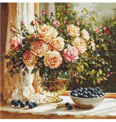 Kit de broderie Vase avec roses et myrtilles Kit de broderie Vase avec roses et myrtilles